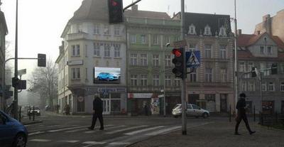 Telebim w Lubaniu przy ulicy Dąbrowskiego.